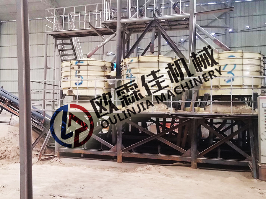 石油壓裂砂搖擺篩使用現(xiàn)場